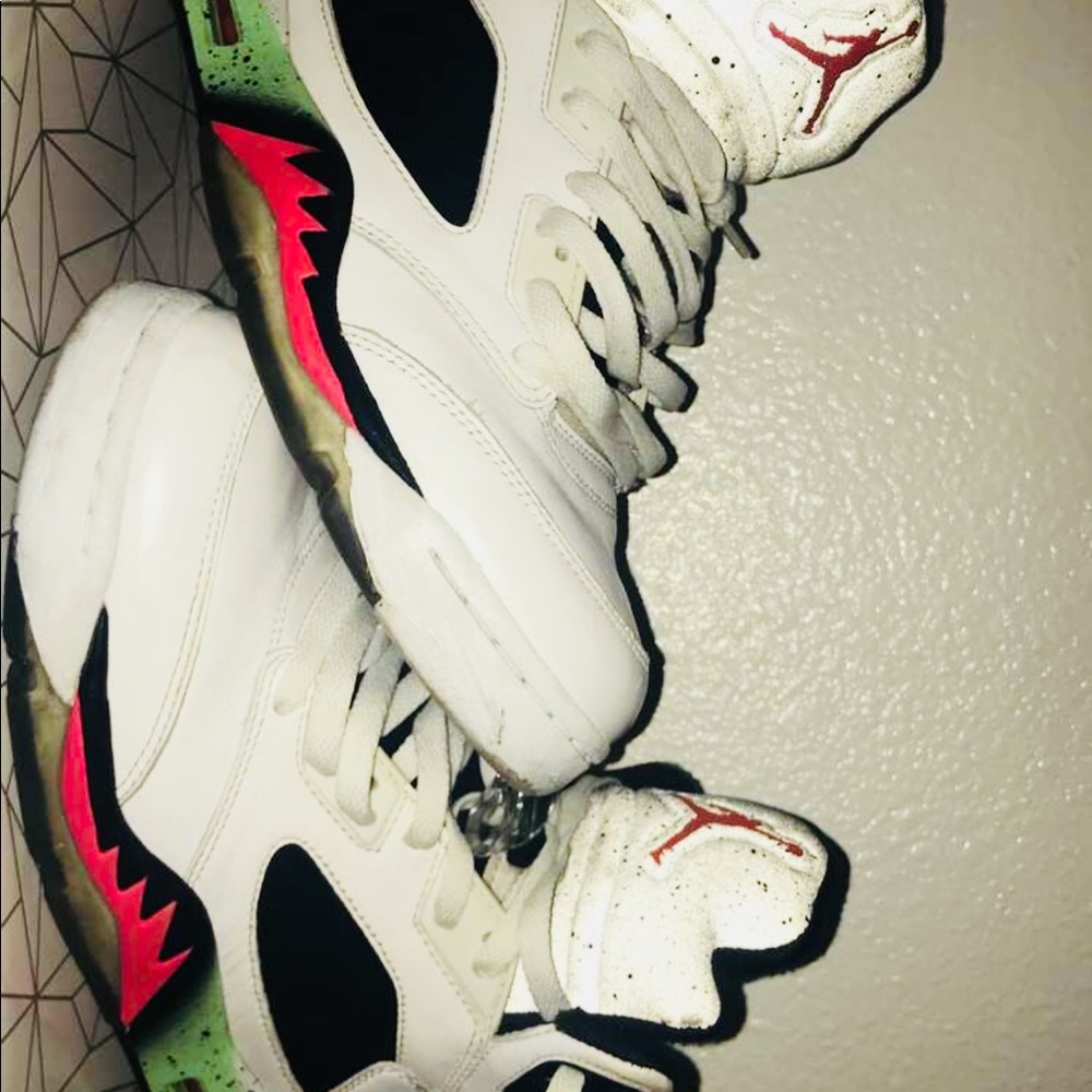 Basketball shoes